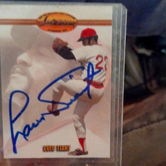 Luis Tiant Signature Base Card - Picture 1 of 2